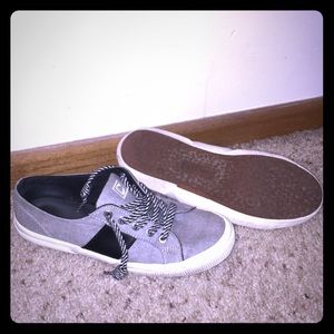 Chaps Caelyn canvas shoes